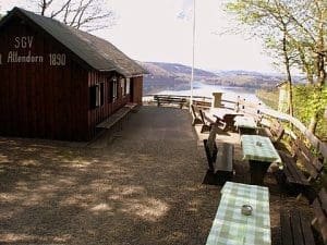 SGV Hütte der Abtl. Attendorn 1890 e.V. mit Blick auf den Biggesee