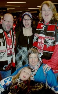 Redakteurin Denise beim Eishockey