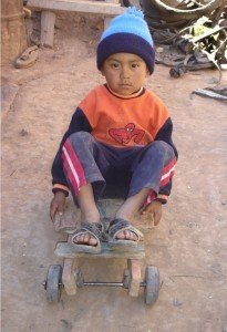junge in bolivien - pfiffige Einfälle aus Abfällen junge in bolivien - pfiffige Einfälle aus Abfällen