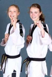 Carolin Jäschke 2. Dan (re.) Deutsche Vizemeisterin im Taekwondo und Christina Schebitz 2.Dan Taekwondo