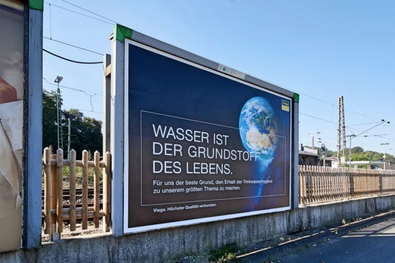 Viega Plakatwände am Grevenbrücker Bahnhof