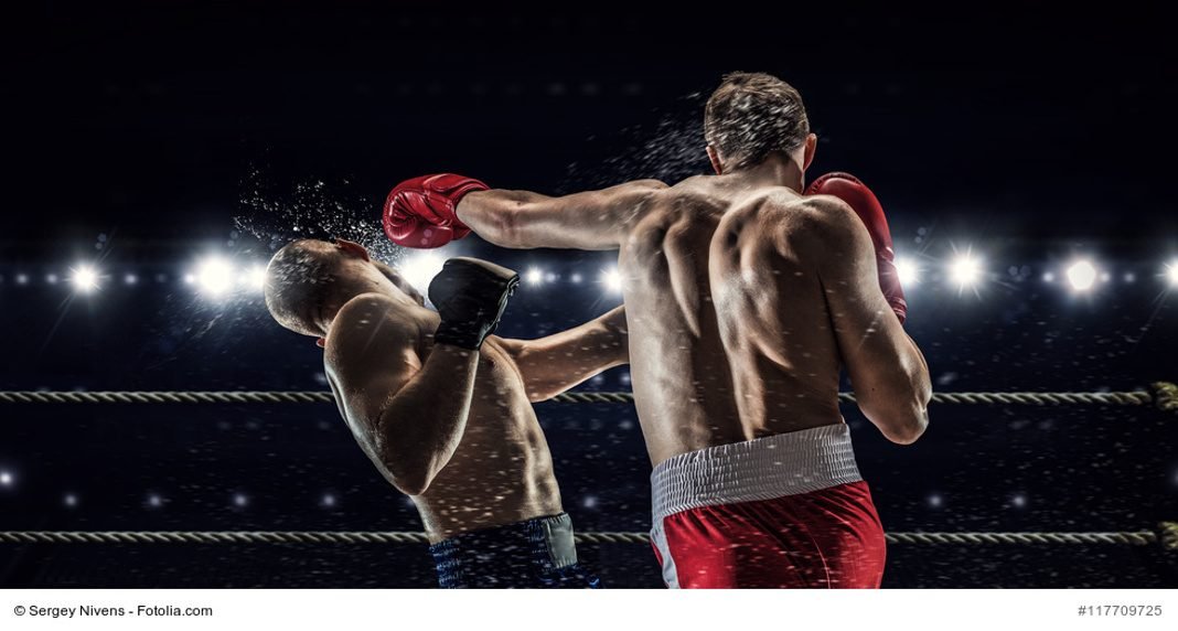 Two professional boxers fighting on arena in spotlights attendorner geschichten - kdk