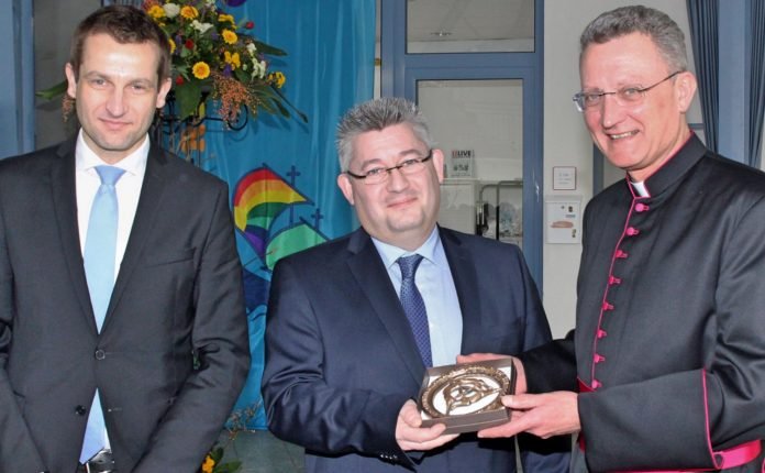 Einführung Rektor Koch Paderborn - St. Ursula Realschule Attendorn Einführung Rektor Koch Paderborn - St. Ursula Realschule Attendorn