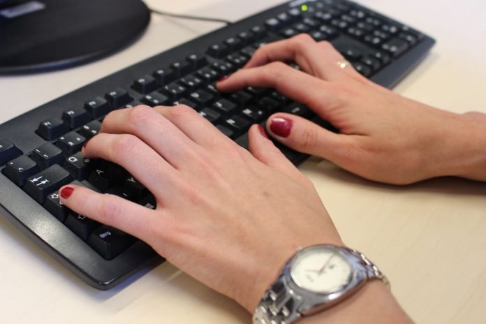 Veranstaltungen Hände Tastatur attendorner geschichten - veranstaltungskalender