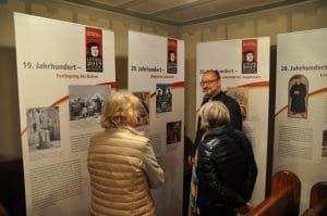 Ausstellungseröffnung mit 40 Lutherbildern aus sechs Jahrhunderten 1 dsc 0020
