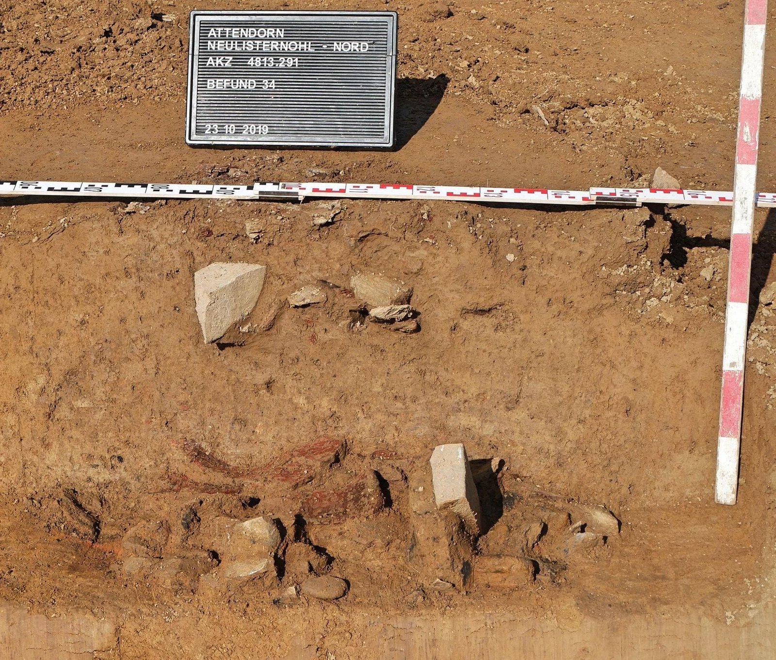 Der älteste Hausgrundriss des Sauerlandes: archäologische Ausgrabung bei Attendorn 2 Keramikscherben archäologen Attendorn LWL