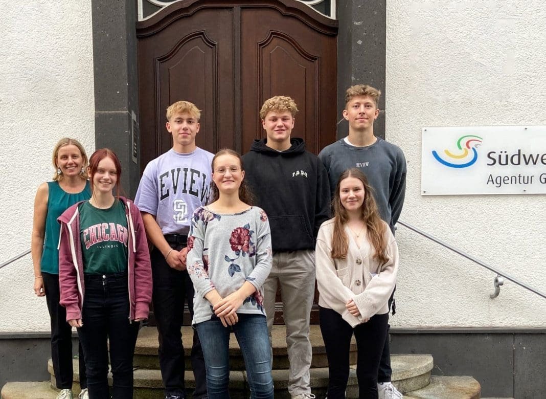 „Alte Hasen“ treffen auf „Newcomer“: Erfahrungsaustausch beim Praxisjahr „Gap Year Südwestfalen“