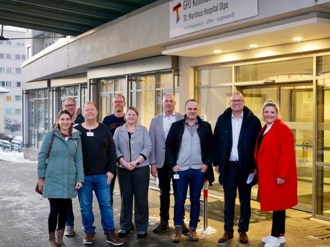 SPD-Landtagsabgeordnete Christin-Marie Stamm besucht mit dem Fraktionsvorsitzenden Jochen Ott regionale Unternehmen und das Krankenhaus Olpe