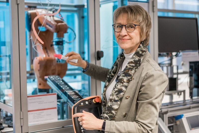 REGIONALE 2025: Mit Mitarbeitenden und Technik Fachkräftewissen sichern und weitergeben 1 portraet prof dr christina krins foto annika pilgrim