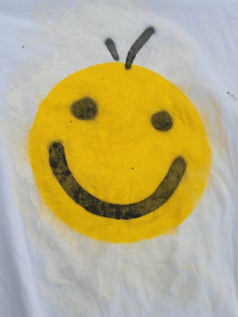 Sommerferienspiele vom kjkHaus 2025 2 kjk graffiti t shirt