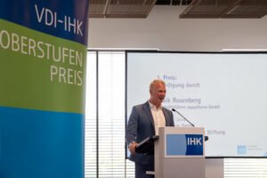 VDI-IHK-Oberstufenpreis bei aquatherm verliehen 1 pressemitteilung verleihung vdi ihk oberstufenpreis 1