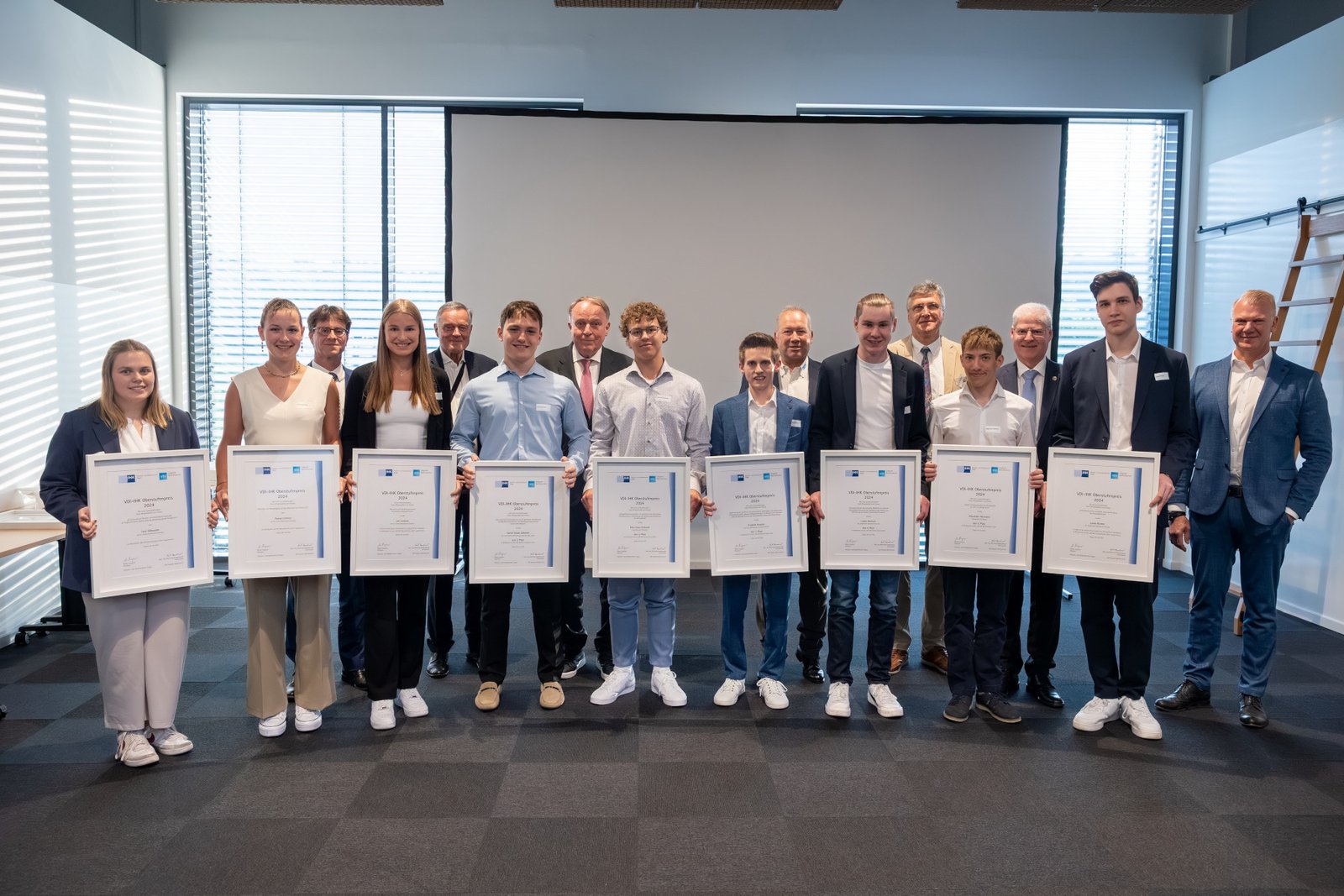 VDI-IHK-Oberstufenpreis bei aquatherm verliehen 2 pressemitteilung verleihung vdi ihk oberstufenpreis 2