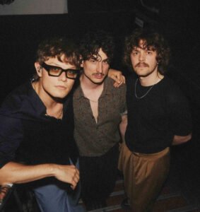 bandfoto engin credit annika yanura