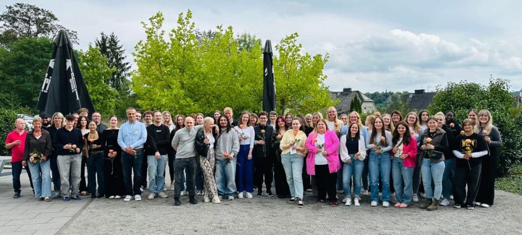 Erfolgreicher Abschluss in der ein- und dreijährigen Pflegeausbildung am BiGS Siegen