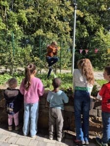 Baumpflanzaktion in Finnentrop am Weltkindertag 1 weltkindertag kiga fi 2