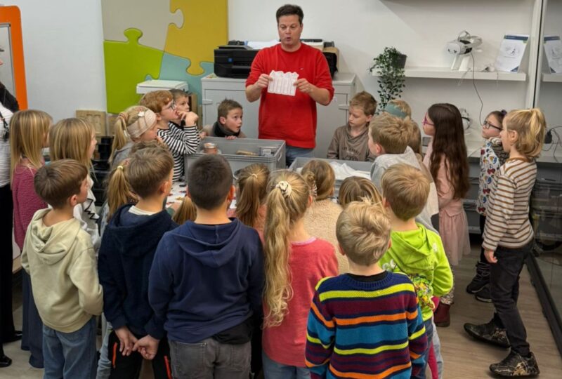 Technik pur bei einer Weihnachtsfeier begeistert Grundschulkinder 9 img 20251208 wa0086 e1765357844648