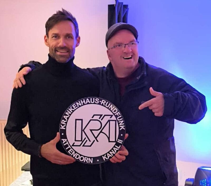 michael mit sven hannawald am 05112025 liebe grusse kamen auch von ihm an die horer bild kra 2