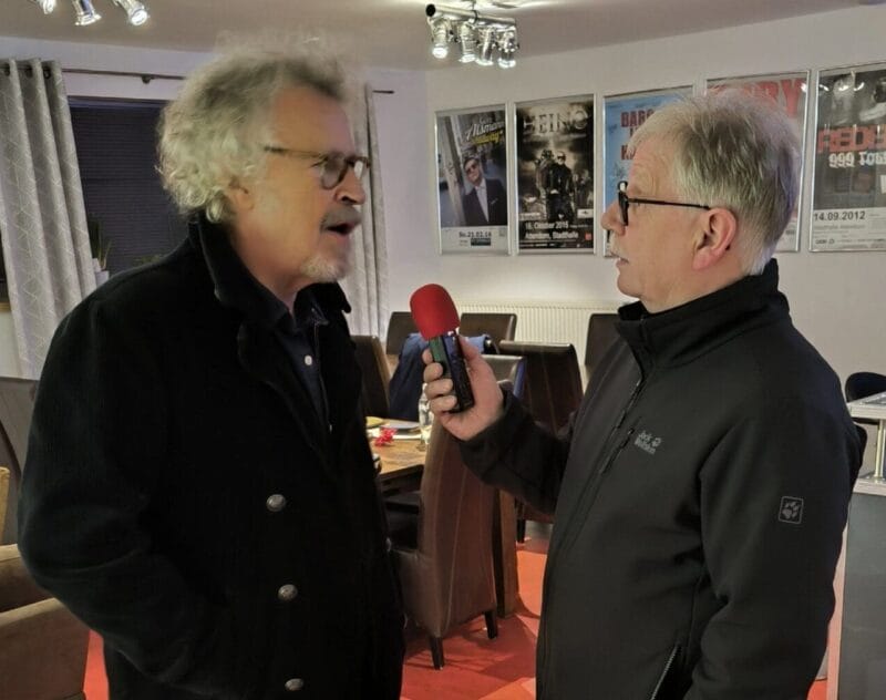 rainer mit wolgang niedecken am 07112025 auch vom bap frontmann gab es liebe grusse bild kra 2 scaled e1766129981633