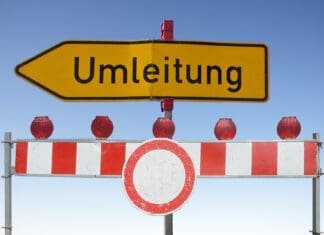 Vollsperrung der L697 in Attendorn-Lichtringhausen adobestock 785726302