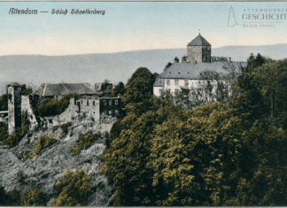 Burg Schnellenberg: Ein Abschied nach 98 Jahren Postkarte FREY - Schloss Schnellenberg