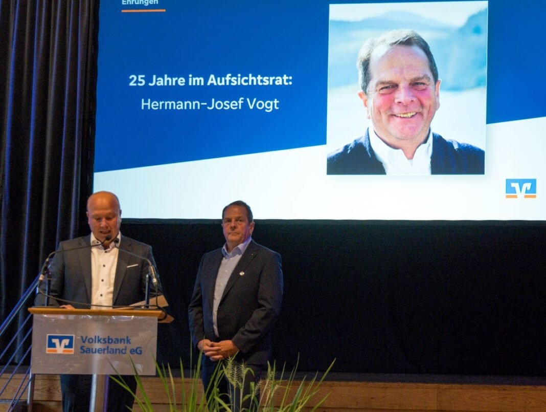 Volksbank Sauerland verabschiedet langjährige Aufsichtsratsmitglieder