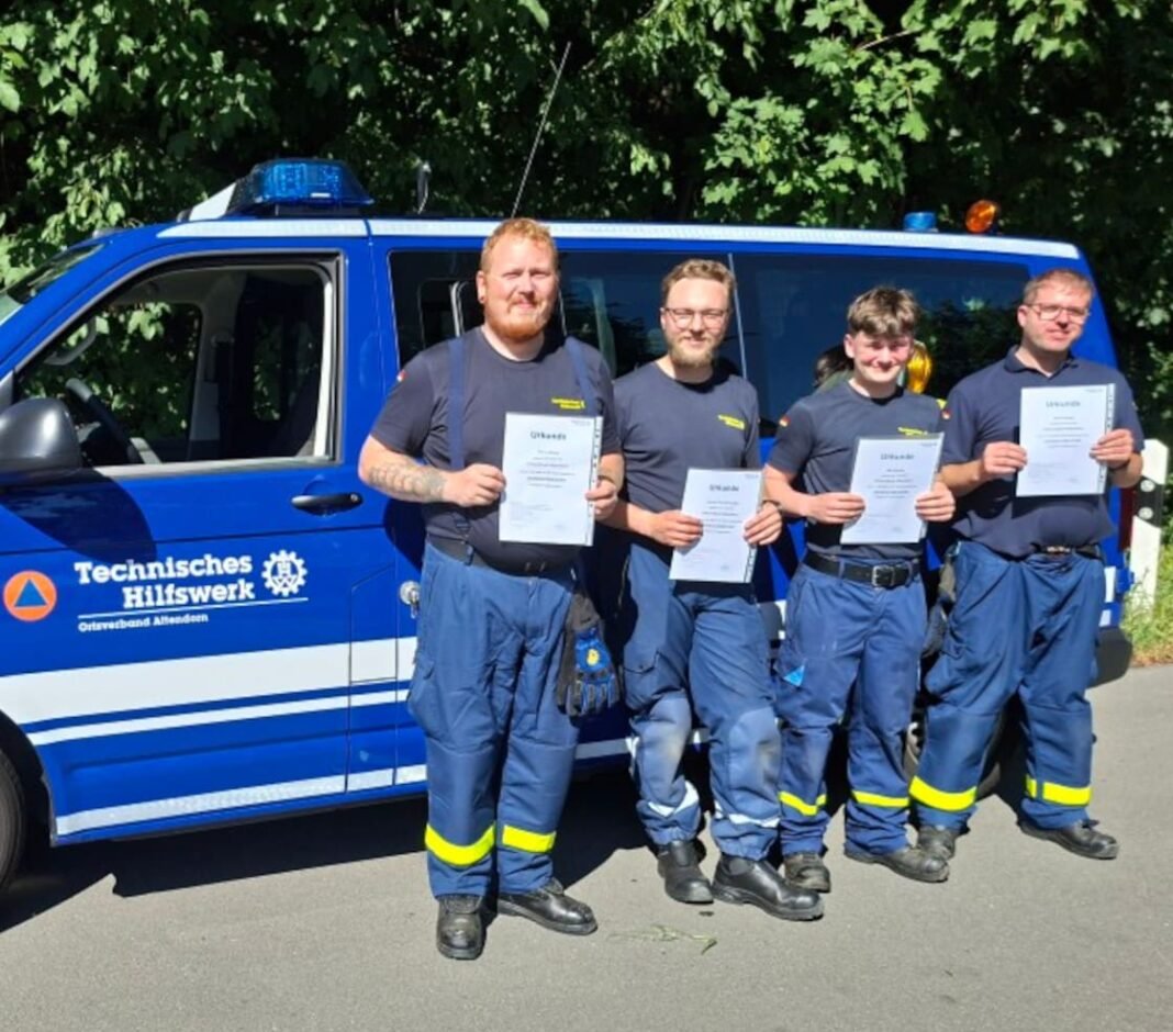 Helferanwärter des THW Ortsverband Attendorn bestehen Grundausbildungsprüfung